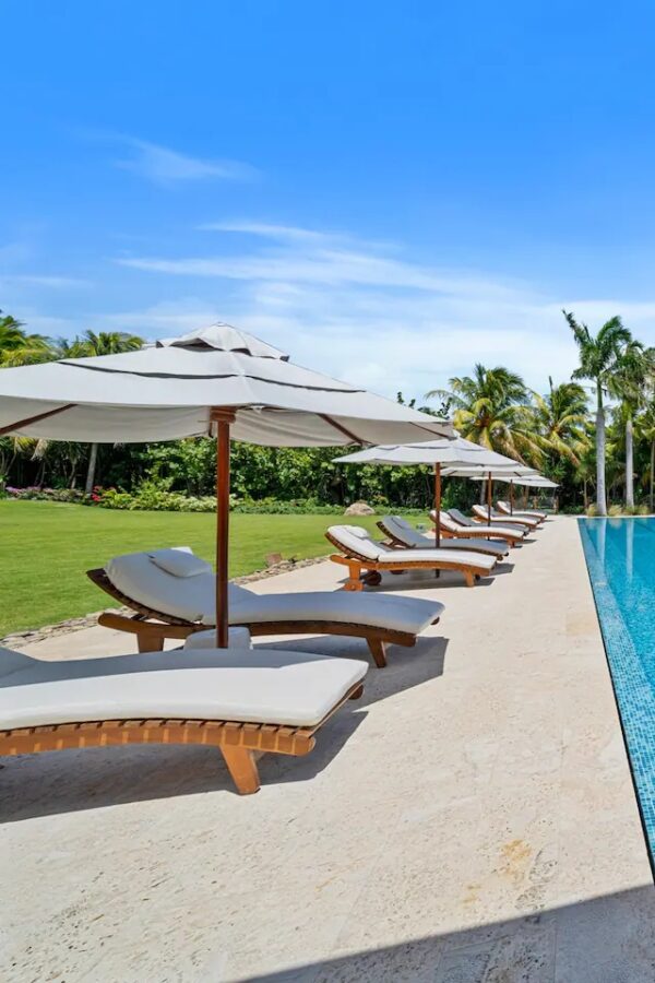 nicaragua villa poolside