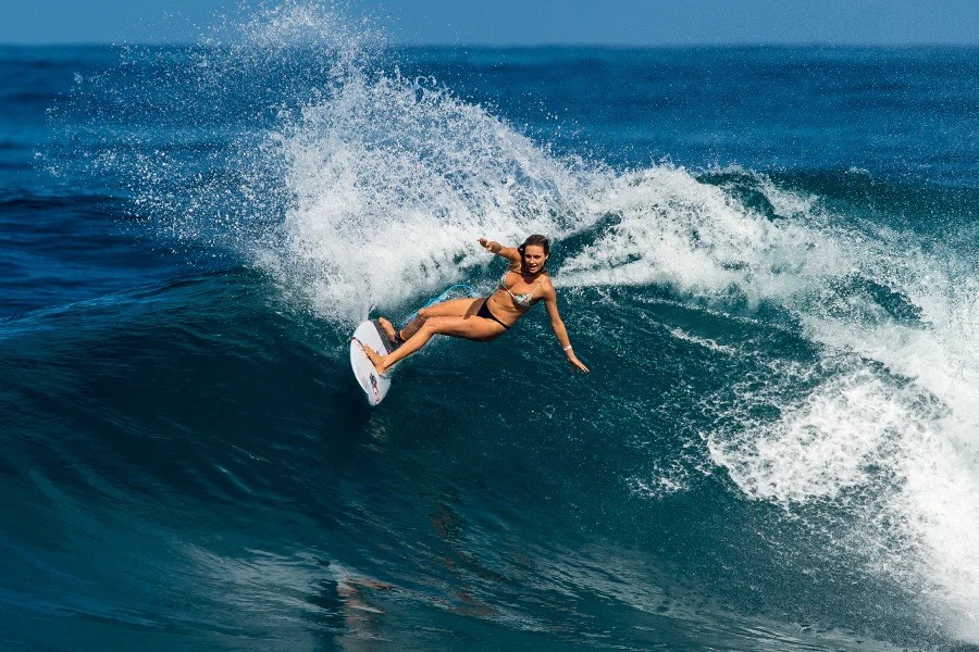 wsl female pro surfer