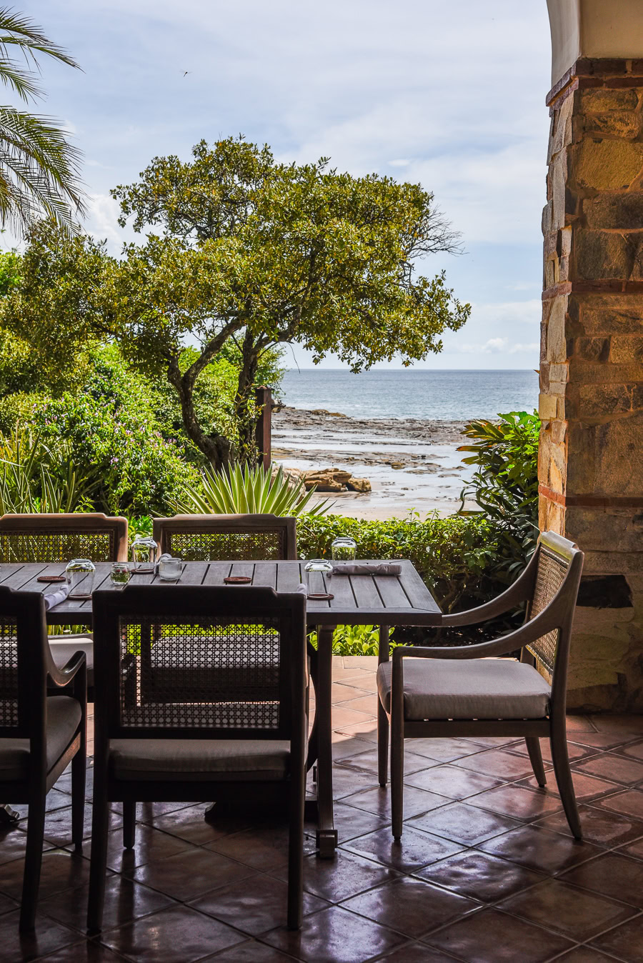 La Finca y El Mar open-air dining with ocean views