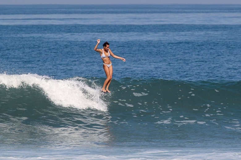 longboard surfing