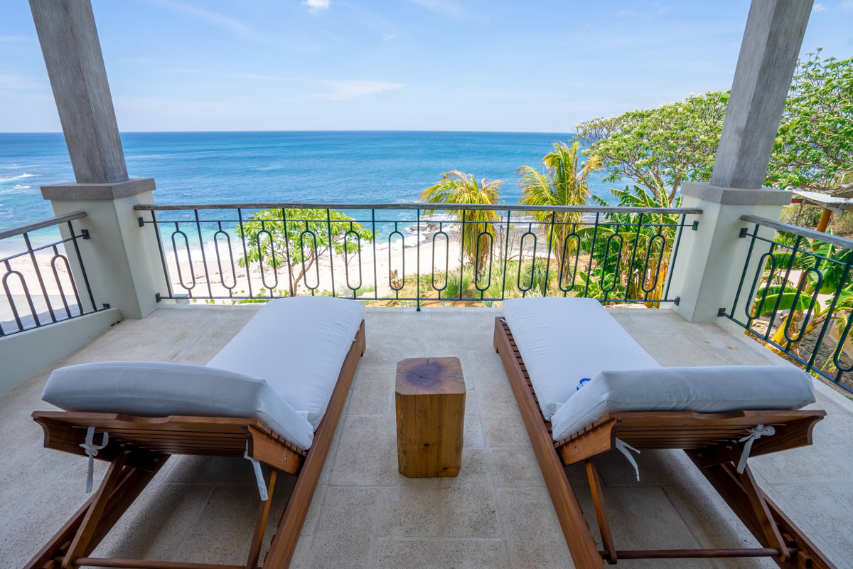 Luxury beachfront villa in nicaragua for surf trip / Rancho Santana
