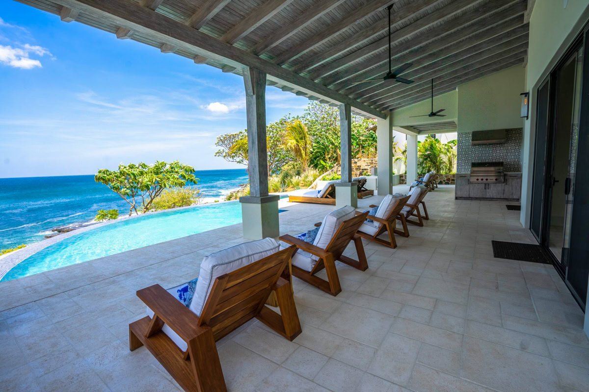 Luxury beachfront villa in nicaragua for surf trip / Rancho Santana