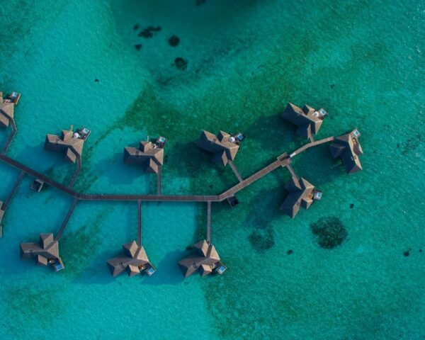 How to travel the world / Maldives bungalows