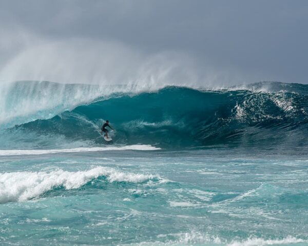 Pipeline surf, North Shore Oahu