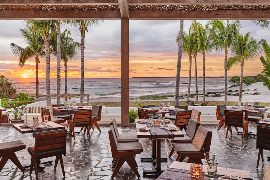 outdoor oceanfront restaurant