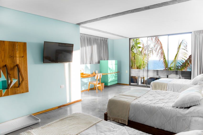 puro surf triple room