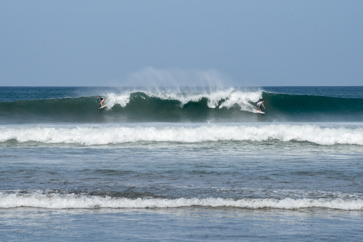 avellanas rivermouth split peak A frame wave