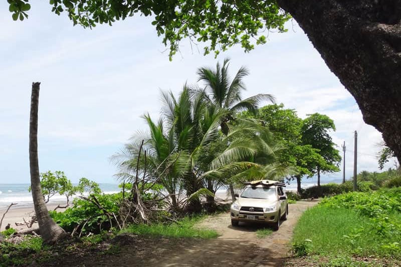 surfing costa rica