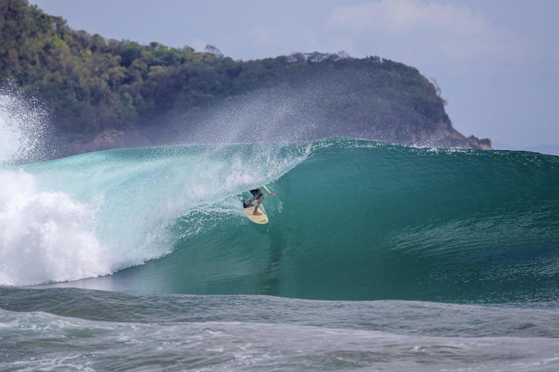 surfing nicaragua