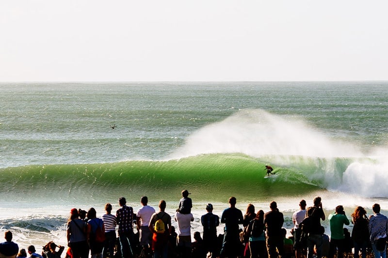 surfing portugal supertubos