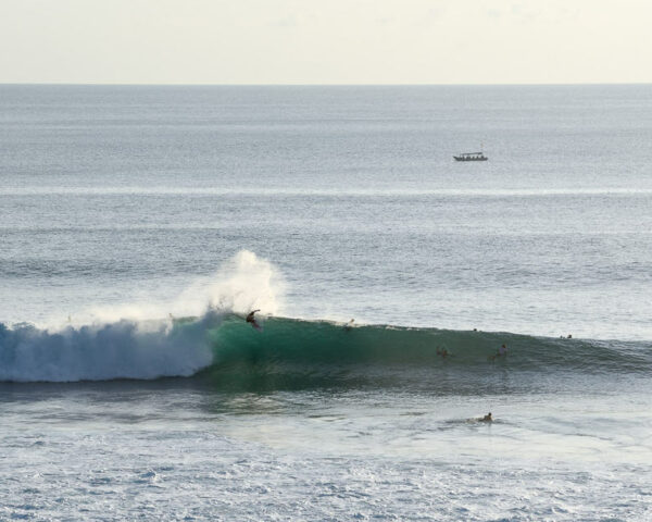 surfing uluwatu