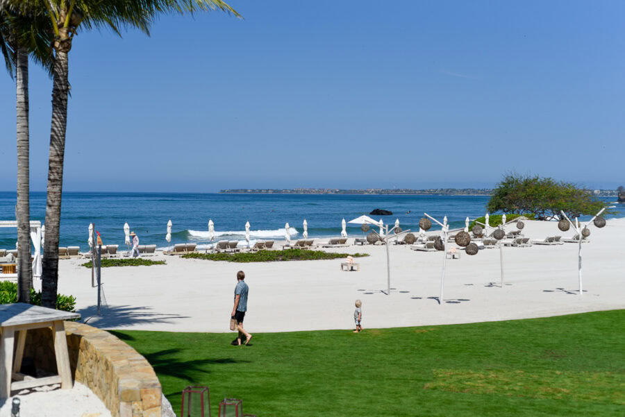 Susurros del Corazon Review / dad and child enjoying a peaceful walk admiring the coastal scenery