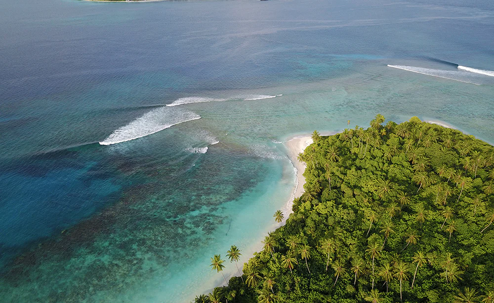 como-maalifushi-surf-maldives como maalifushi maldives surfing